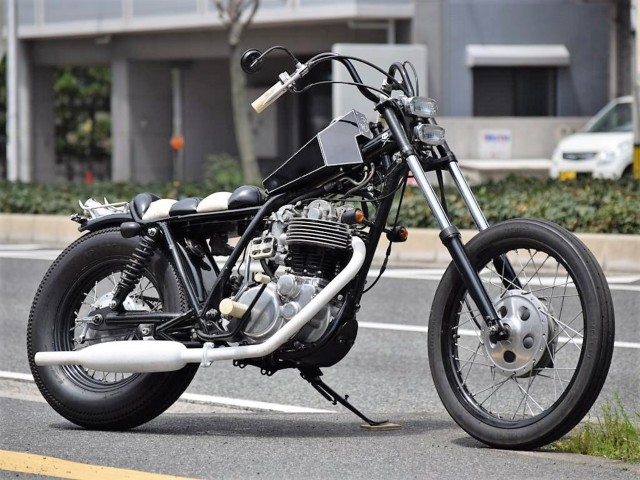 ヤマハ SR400の写真1