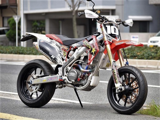 ホンダ CRF250Rの写真1