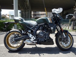 �X�Y�L&nbsp;GSX-8TT 