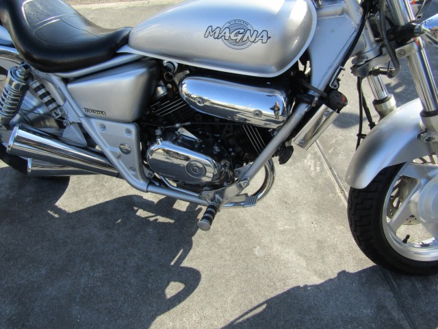 z_V-TWIN}OiiQRsj摜6