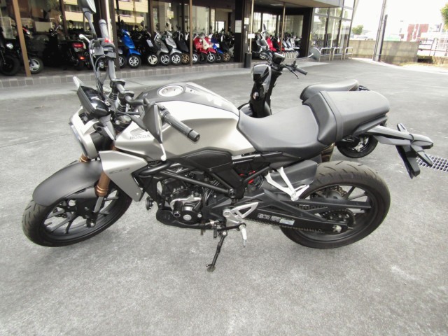 z_CB250RiQRsj摜2