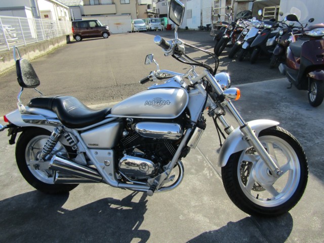 z_V-TWIN}OiiQRsj摜1