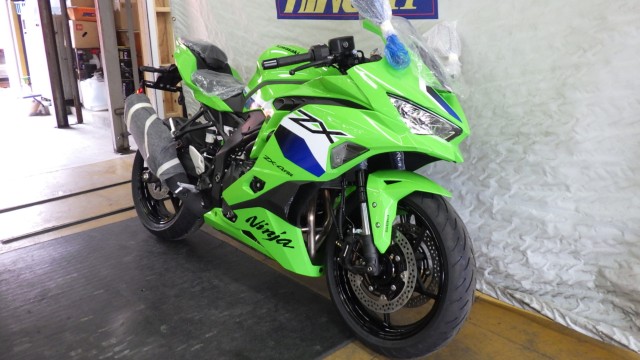 �J���T�LNinja ZX-4R�i���Q�����R�s�j�摜2