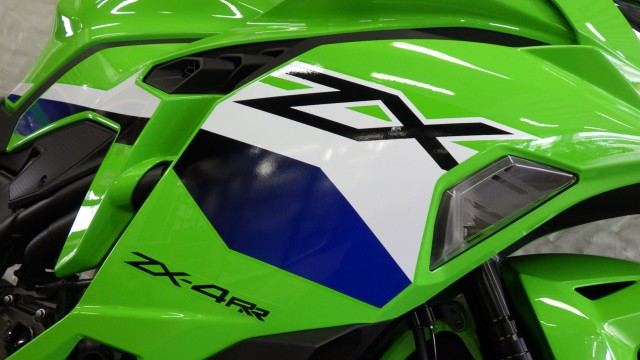 �J���T�LNinja ZX-4R�i���Q�����R�s�j�摜9