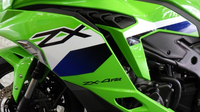 �J���T�LNinja ZX-4R�i���Q�����R�s�j�摜19