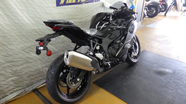 �J���T�LNinja ZX-4R�i���Q�����R�s�j�摜3