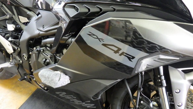 �J���T�LNinja ZX-4R�i���Q�����R�s�j�摜8