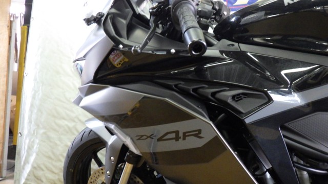 �J���T�LNinja ZX-4R�i���Q�����R�s�j�摜15