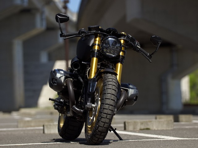 BMWBMWER nineTiQRsj摜4