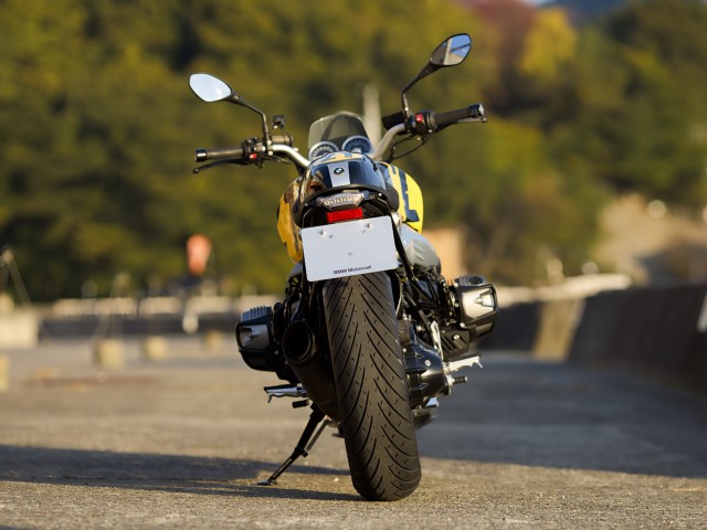 BMWBMWER nineTiQRsj摜7