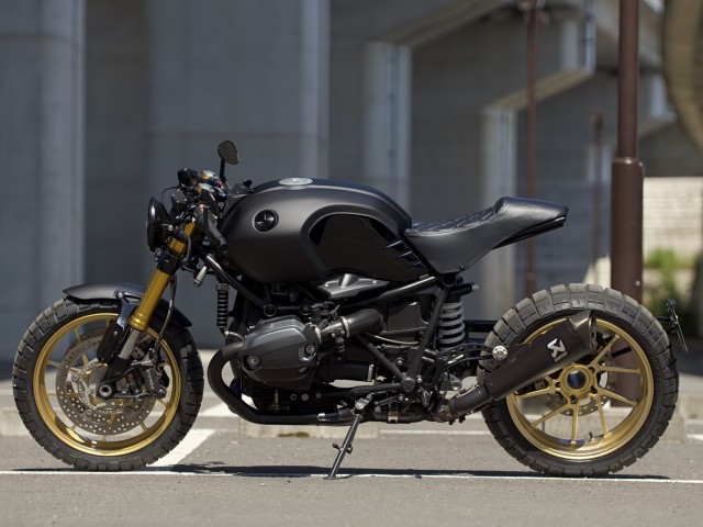 BMWBMWER nineTiQRsj摜8