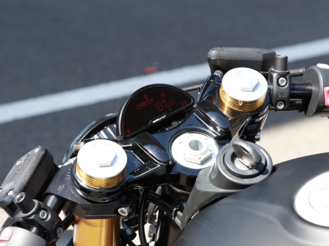 BMWBMWER nineTiQRsj摜24