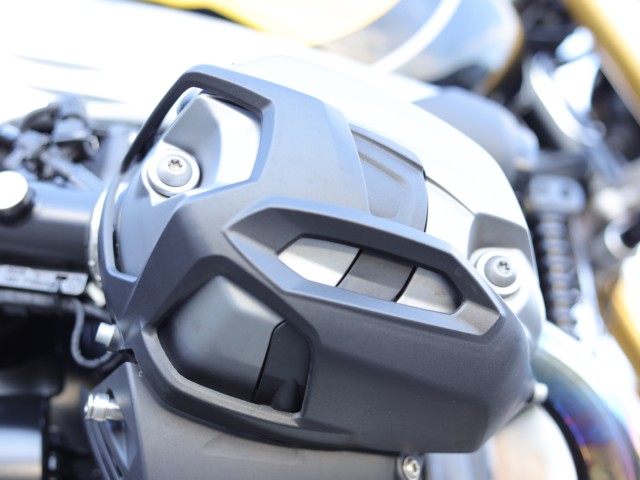 BMWBMWER nineTiQRsj摜23