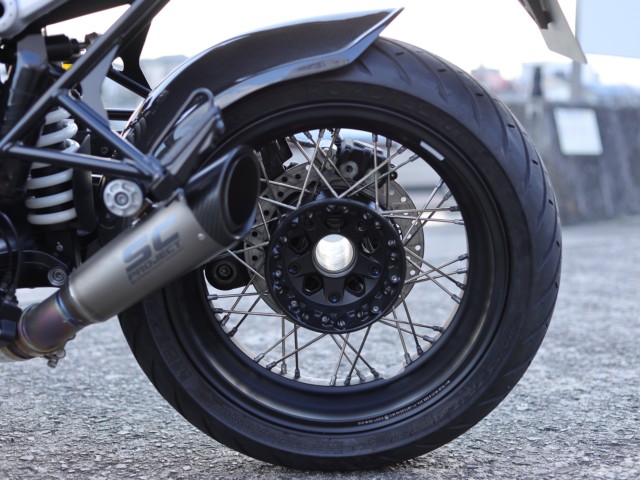 BMWBMWER nineTiQRsj摜26