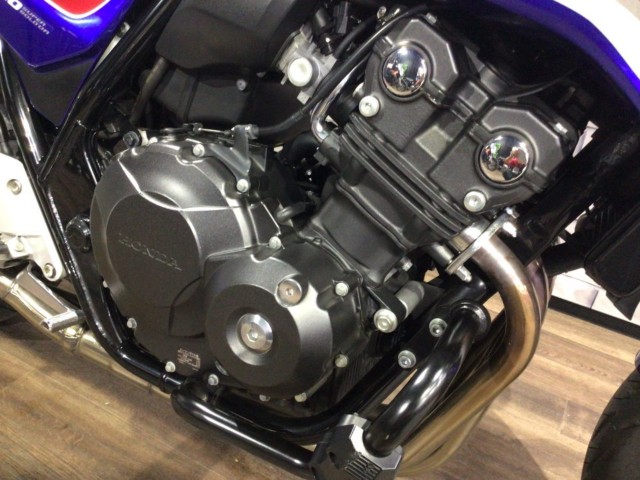 �z���_CB400�X�[�p�[�{���h�[�� VTEC�Revo�i���Q�����R�s�j�摜4