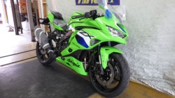�J���T�LNinja ZX-4R�i���Q�����R�s�j�摜2