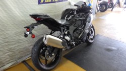 �J���T�LNinja ZX-4R�i���Q�����R�s�j�摜3