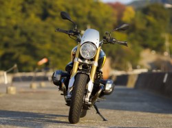 BMWBMWER nineTiQRsj摜3