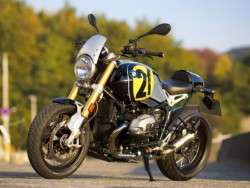 BMWBMWER nineTiQRsj摜4