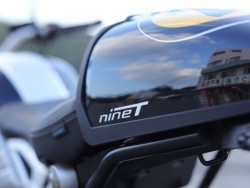 BMWBMWER nineTiQRsj摜25