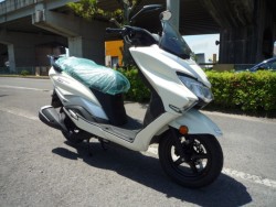 �X�Y�L�o�[�O�}���X�g���[�g125EX�i���Q�����R�s�j�摜3